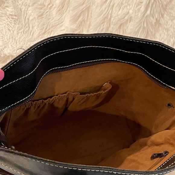 Like new black leather purse - Picture 6 of 8